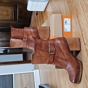 Korks booties size 8 NEW